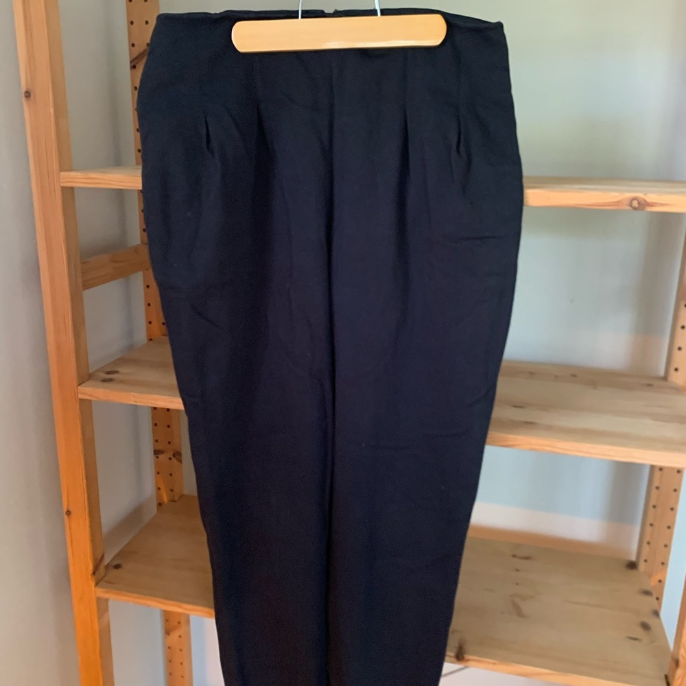 BCBGMAXAZRIA Blue -Black Pleat-front. cigarette pants. Size M.